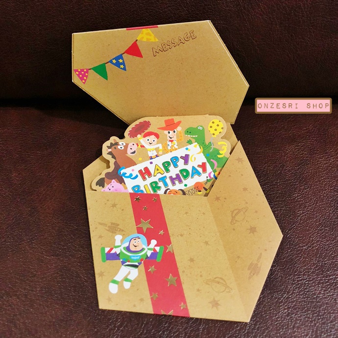 Toy Story Pop Up Birthday จาก Hallmark Japan การ์ดอวยพรลายกล่องของขวัญ เปิดออกมาได้น่ารัก ขนาด 13.2 x 10 ซม.