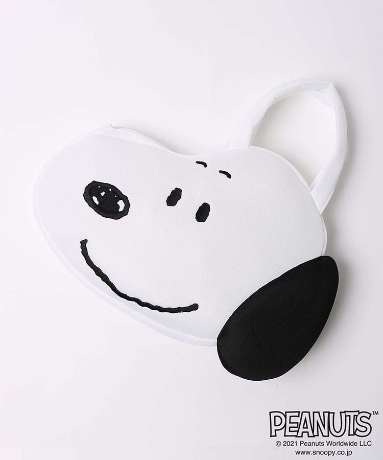 กระเป๋าหิ้ว Snoopy ChaLaundrin Bag แบบหัว Snoopy ขนาด 23.5 x 32.5 x 3 ซม. หูยาว 31.5 ซม. เป็นผ้าเหมือนถุงซักผ้า เอาไว้ใส่ผ้าลงเครื่องได้ หรือใส่ของปกติได้ ใบใหญ่ มีหูหิ้ว