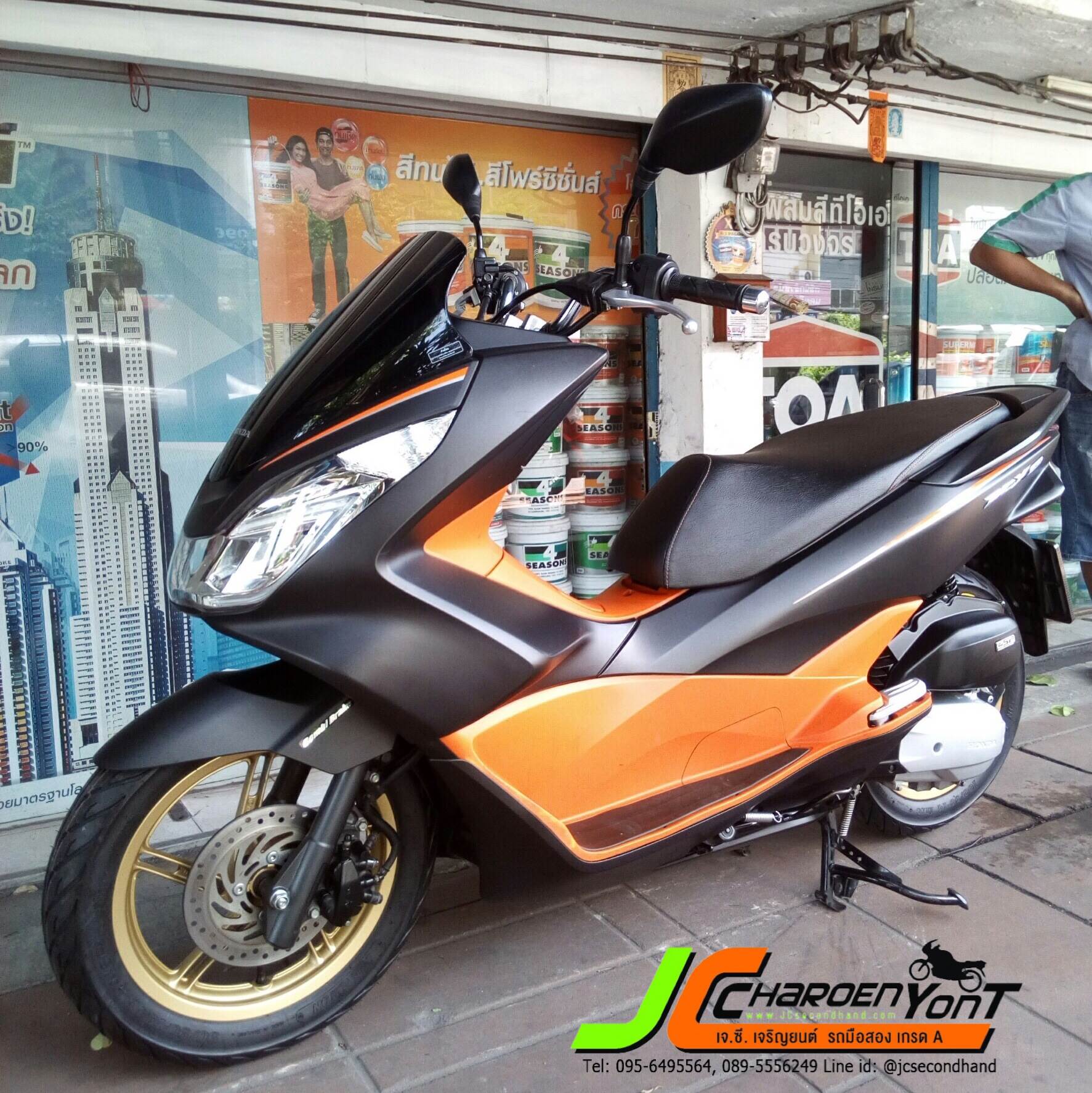 รุ่นนี้....ของมันต้องมี (!!!) HONDA PCX150 Smartkey ตัวสติ๊กเกอร์แท้ จดทะเบียนปี60 เป็นรถบ้านมือเดียวขนานแท้ สภาพสวยเดิมจัดๆ เครื่องไม่เคยแกะ สีดำส้มสุดสวยแท้โรงงานทั้งคัน