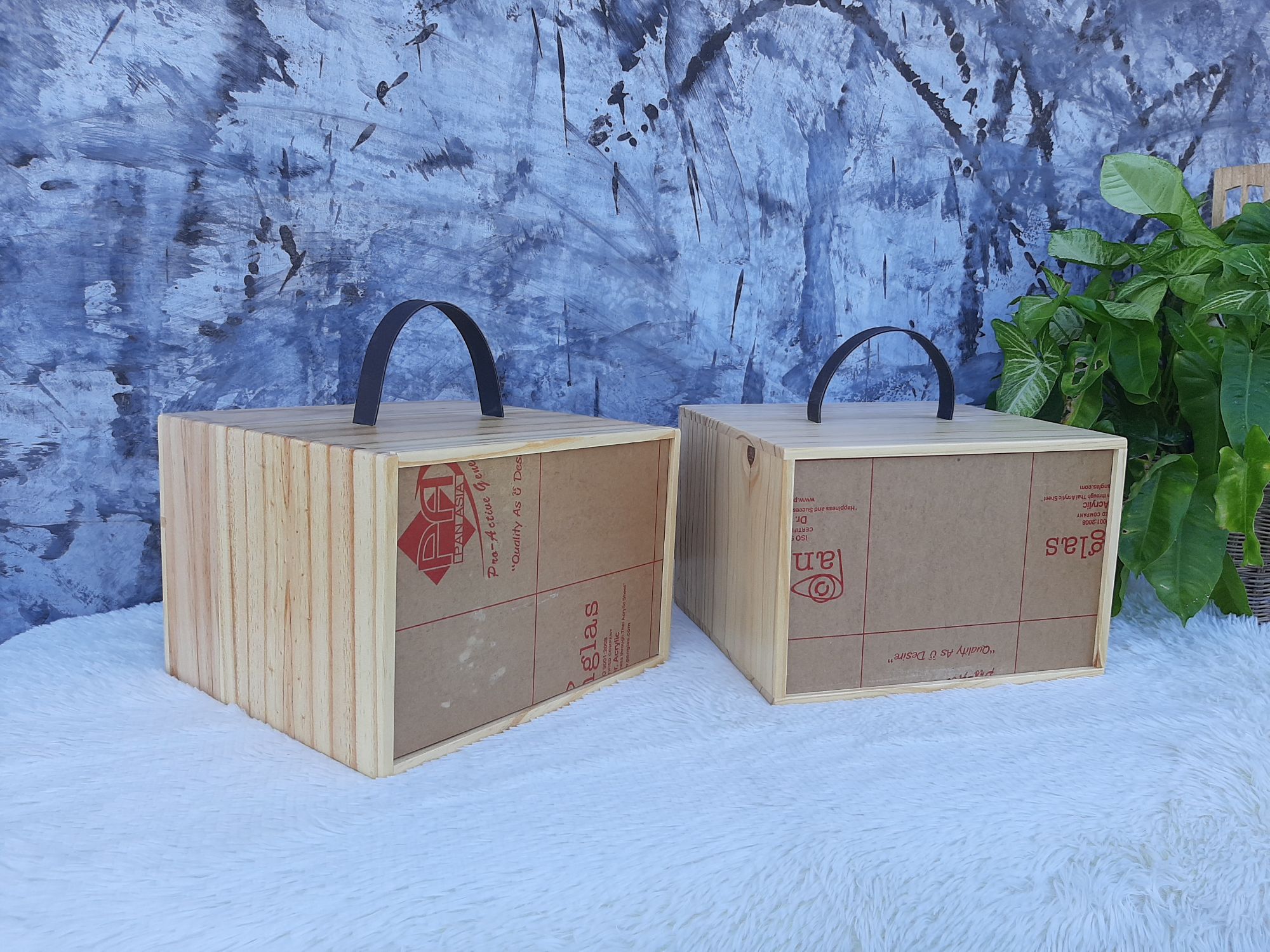 กล่องไม้แบบมีสายหิ้วถือได้