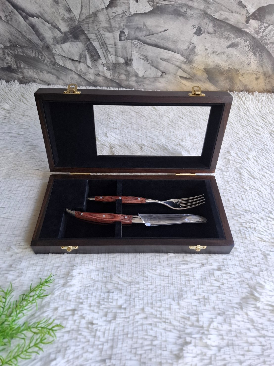 กล่องไม้ใส่มีด,ช้อม