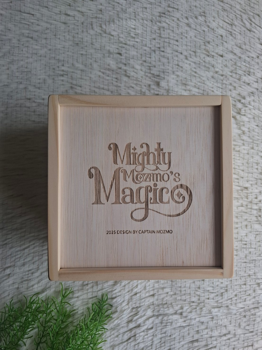 กล่องไม้ใส่โมเดลตุ๊กตา