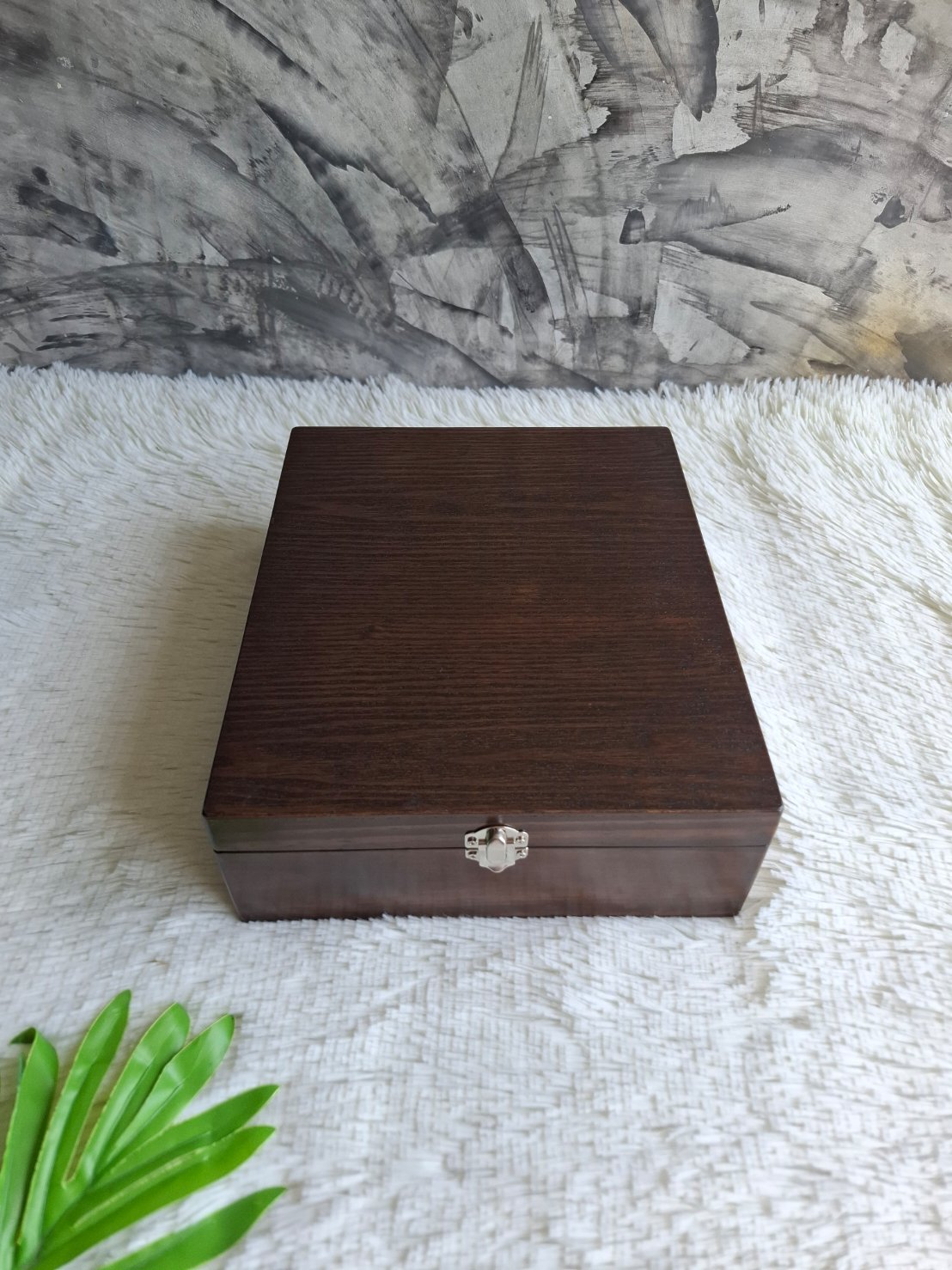 กล่องไม้ฝาล็อคสีวอลนัท