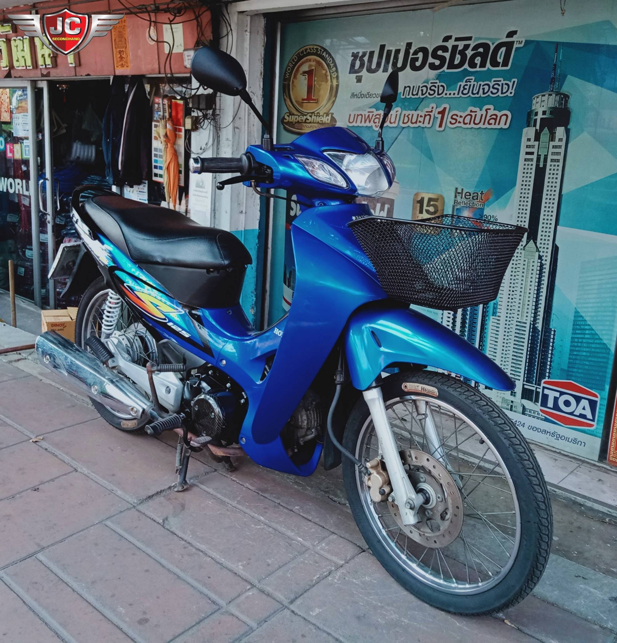 รถบ้านแท้มือเดียว กระแสนิยมสุด รุ่นนี้ที่ถามหากันมากสุดๆ HONDA WAVE 125S จดปลายปี 47 "สตาร์ทมือ+กุญแจใหญ่+ไมล์ดิจิตอล" ตรงตาม Concept สภาพนี้เรียกว่าหายากมากคะ เครื่องดีเดิมจัด เงียบกริ๊บ