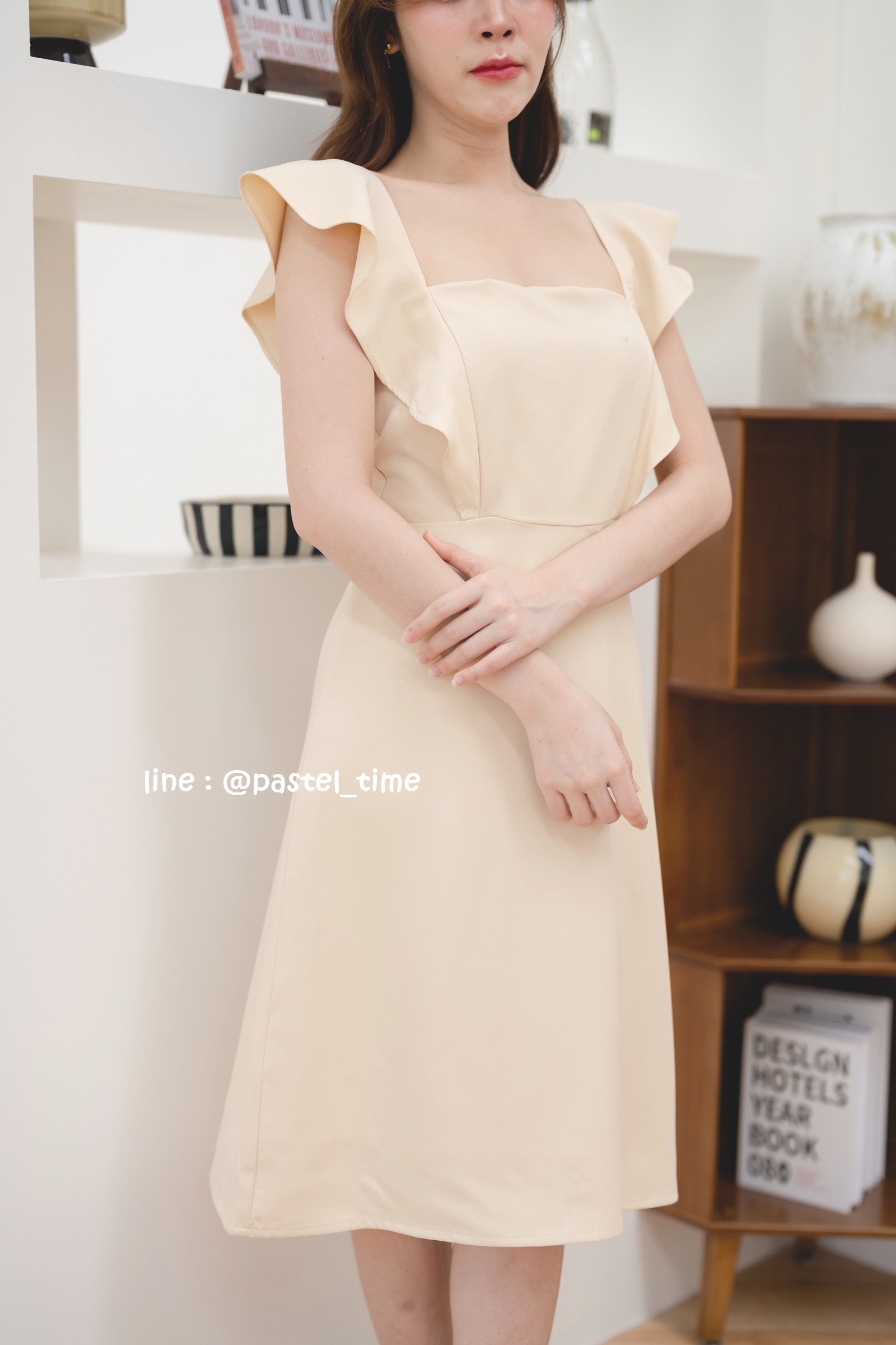 Rika Ruffle Dress : สีครีม