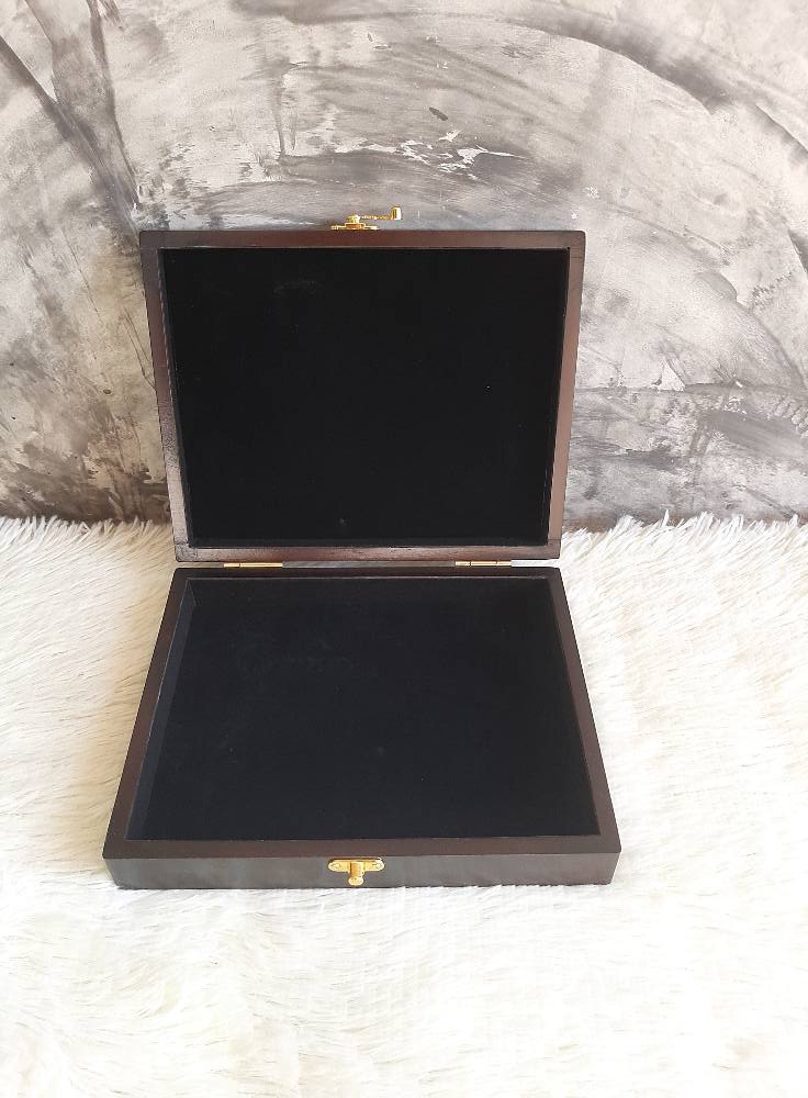 กล่องไม้แบบฝาล็อคสีโอ๊ค