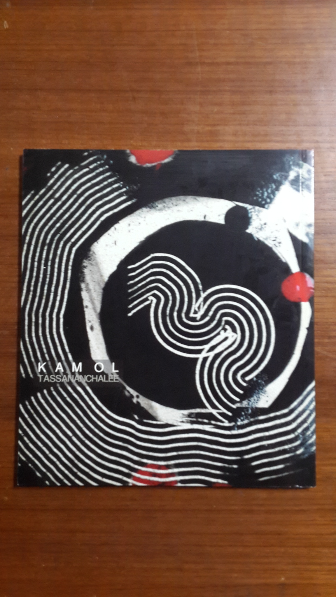 หนังสือนิทรรศการศิลปะเครื่องปั้นดินเผา เชิดชูเกียรติศิลปินแห่งชาติ ดร.กมล ทัศนาญชลี ในวาระอายุครบ 65 ปี