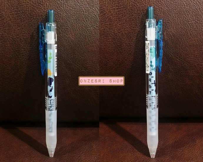 ปากกา Zebra Sarasa Clip x Yupon (Limited) คอลเลกชั่นร่วมกับคุณ Yupon ที่เป็น Youtuber ชาวญี่ปุ่น ลายตรงด้ามมีขีดระดับตัวเลขไว้บอกระดับหมึกคงเหลือ หัว 0.5 มี 6 สีให้เลือก