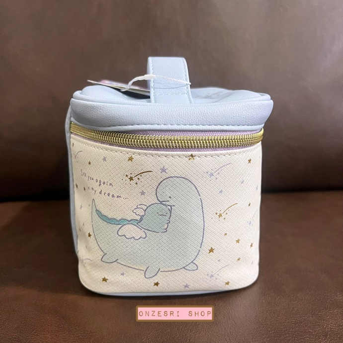 กระเป๋า Sumikko Gurashi คอลเลกชั่น Tokage's Dream Vol.2 Multi Pouch ใส่ของได้เยอะ ใส่เครื่องเขียน เครื่องสำอาง หรือตุ๊กตาได้ ขนาด 12 x 19 x 11 ซม.