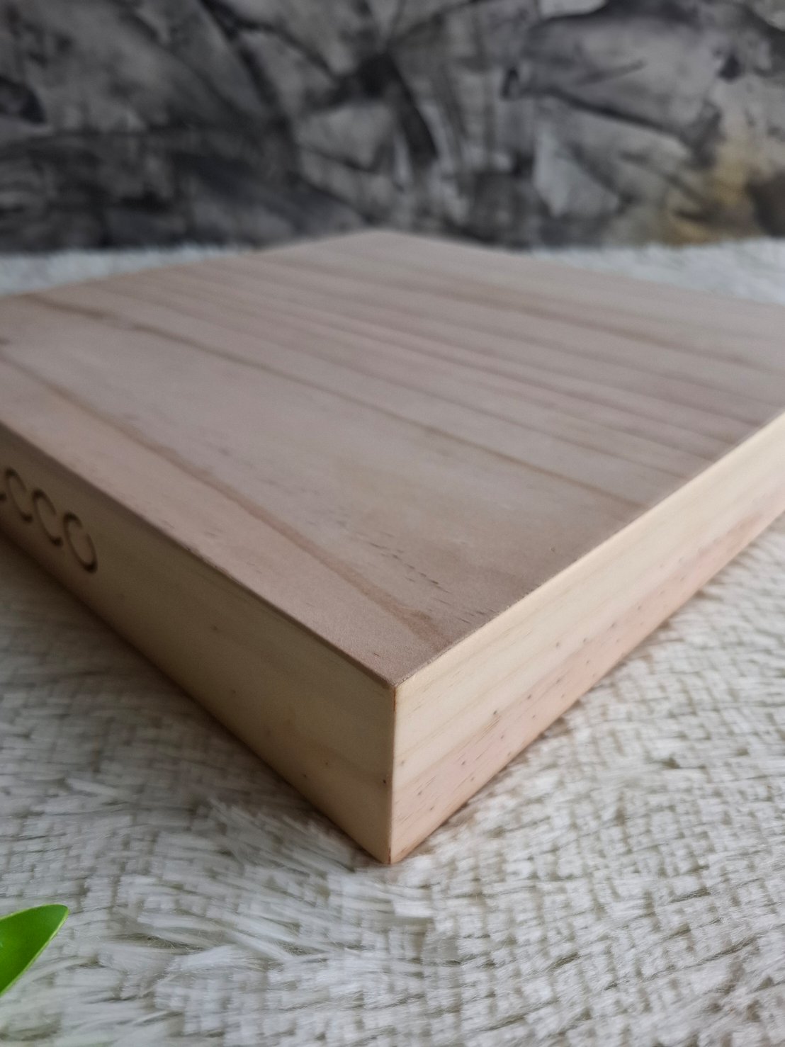 กล่องไม้ทรงทึบ