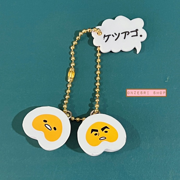พวงกุญแจ Gudetama Strange Pose Mascot อันเล็ก แบบไข่ต้มหัวใจคู่ เป็นพลาสติกแข็ง ขนาดสูงประมาณ 3 ซม. วัดไม่รวมโซ่