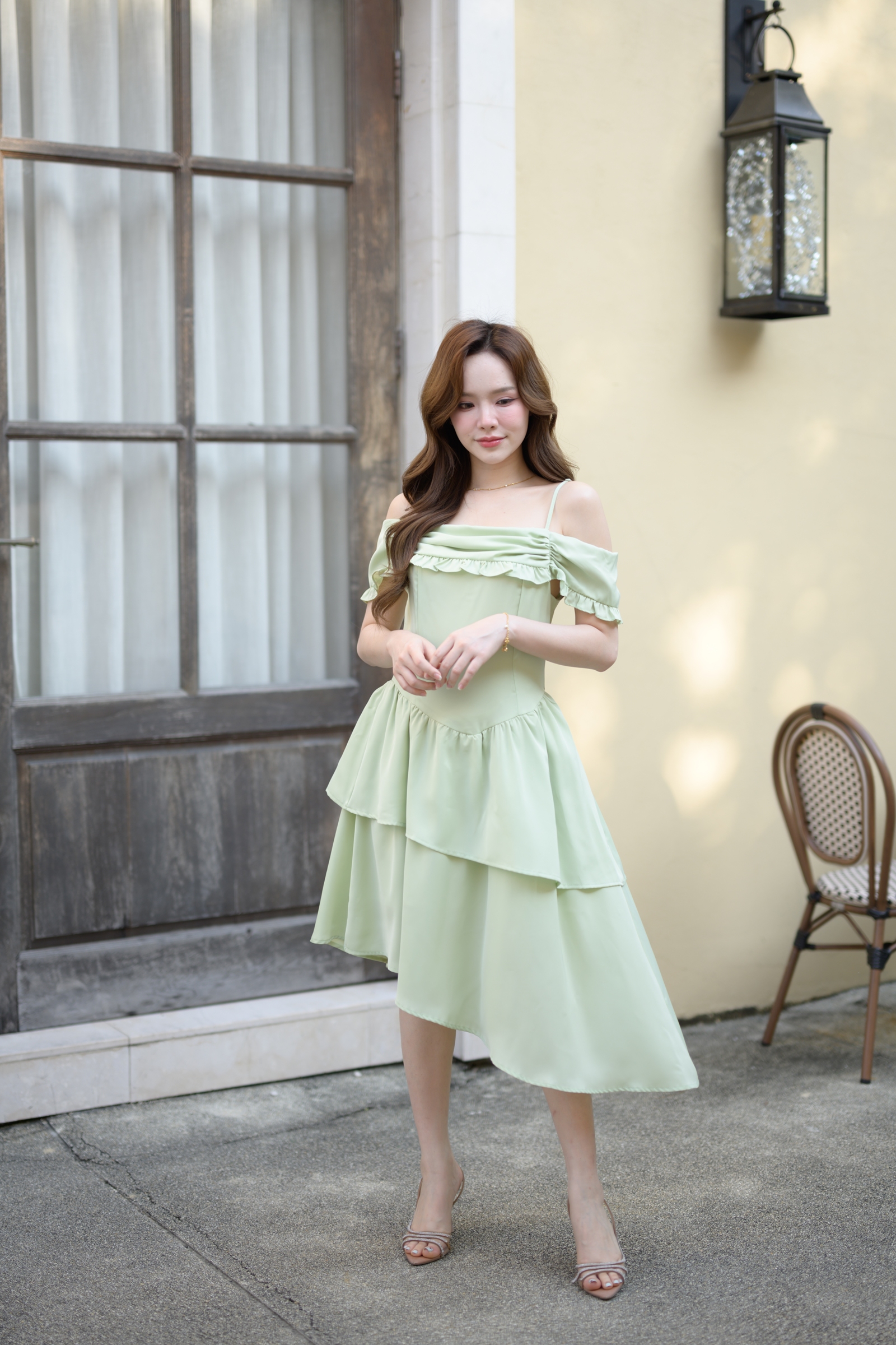 Fleur Classic Asymmetric Midi Dress : สีเขียว [Made by Pastel Time]