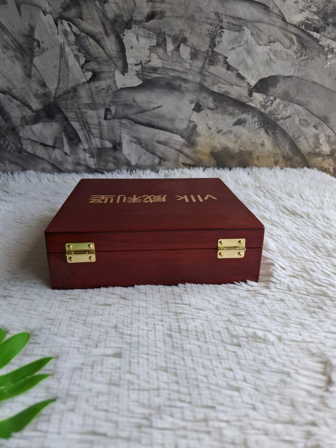 กล่องไม้สนฝาล็อค สีเชอรี่