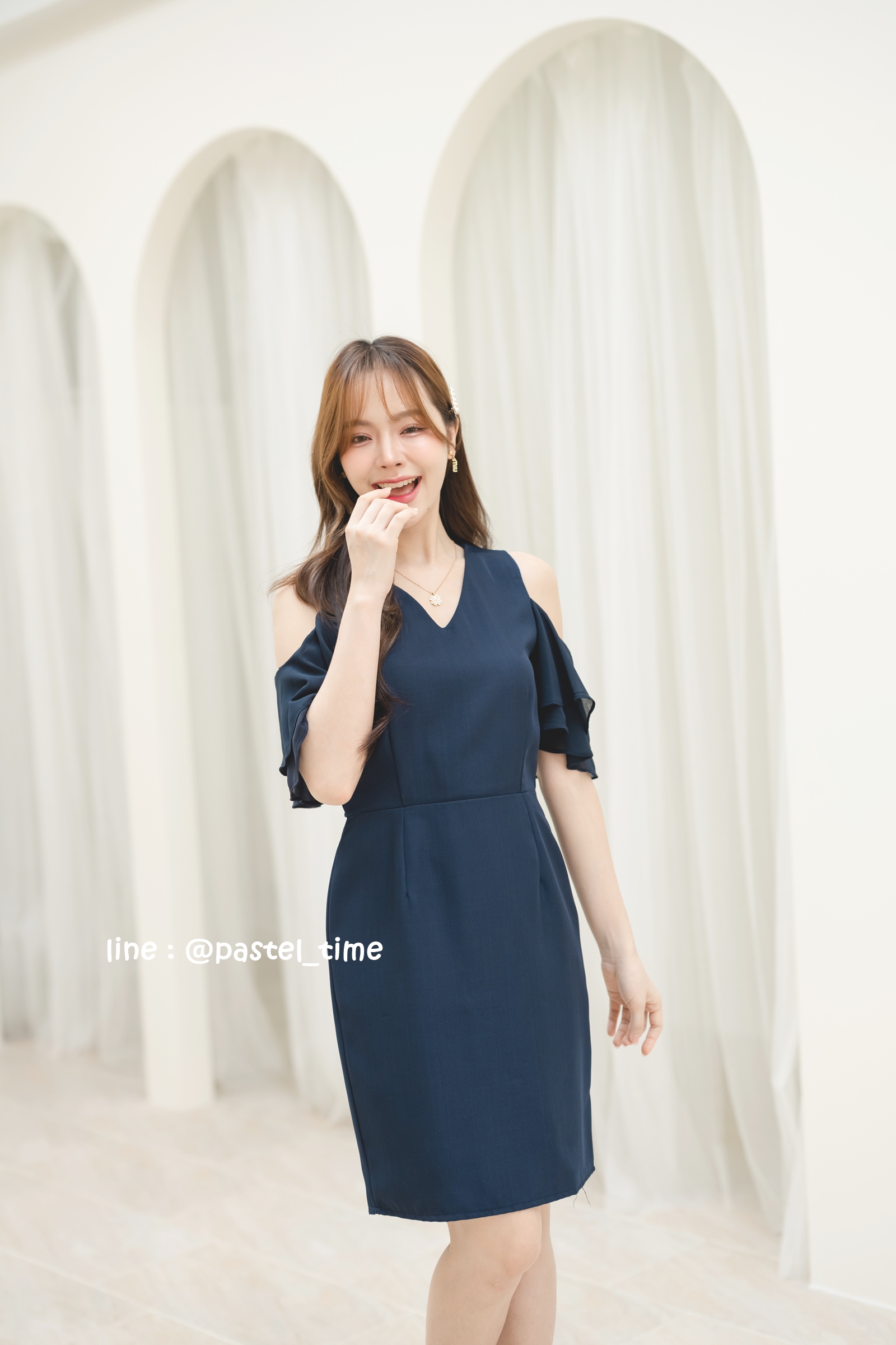 Vela off-shoulder dress : สีกรม
