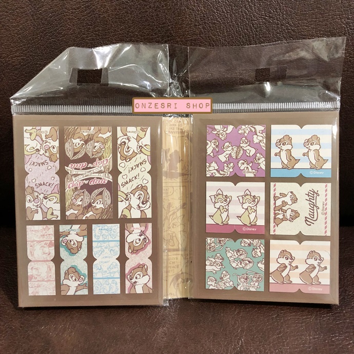กระดาษโน้ตมีกาว Delfino Sticky Note แบบเล่ม ลาย Vintage Chip & Dale ใช้คั่นหน้าหรือแปะเขียนข้อความได้ มีกาวด้านหลัง มี Sticker ที่สามารถทำเป็น index ได้ด้วย ขนาด 9 x 7 x 1 ซม. มีลายด้านใน 13 ลาย รวม 195 แผ่น