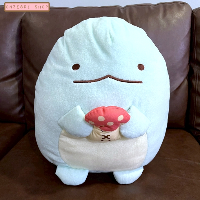 ตุ๊กตา Sumikko Gurashi Tokage's House แบบตัว Tokage สีฟ้าถือเห็ด ไซส์ XL ขนาด 40 x 26 x 28 ซม.