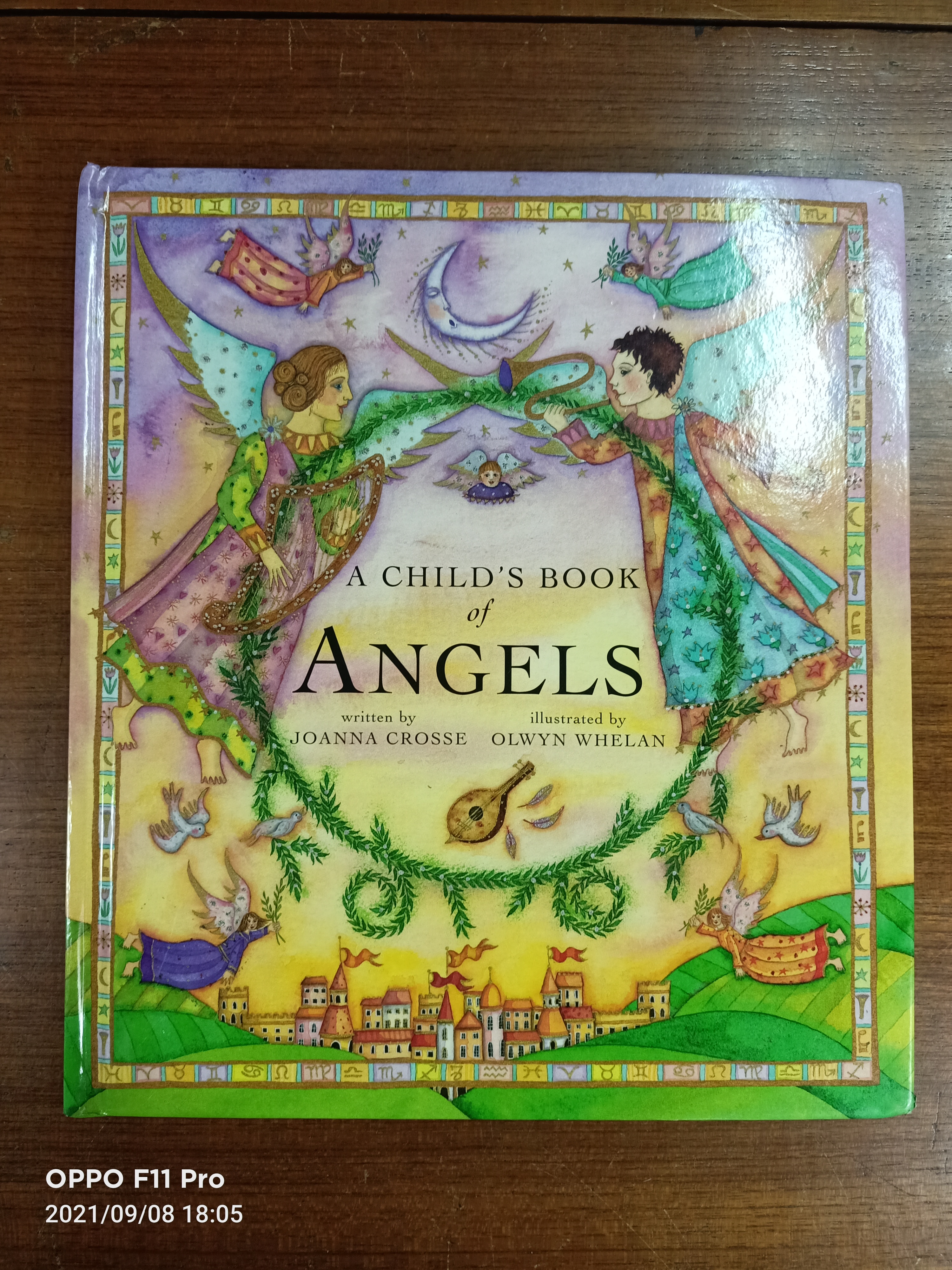 A CHILD'S BOOK of AnGELS / JOANNA CROSSE and OLWYN WHELAN
