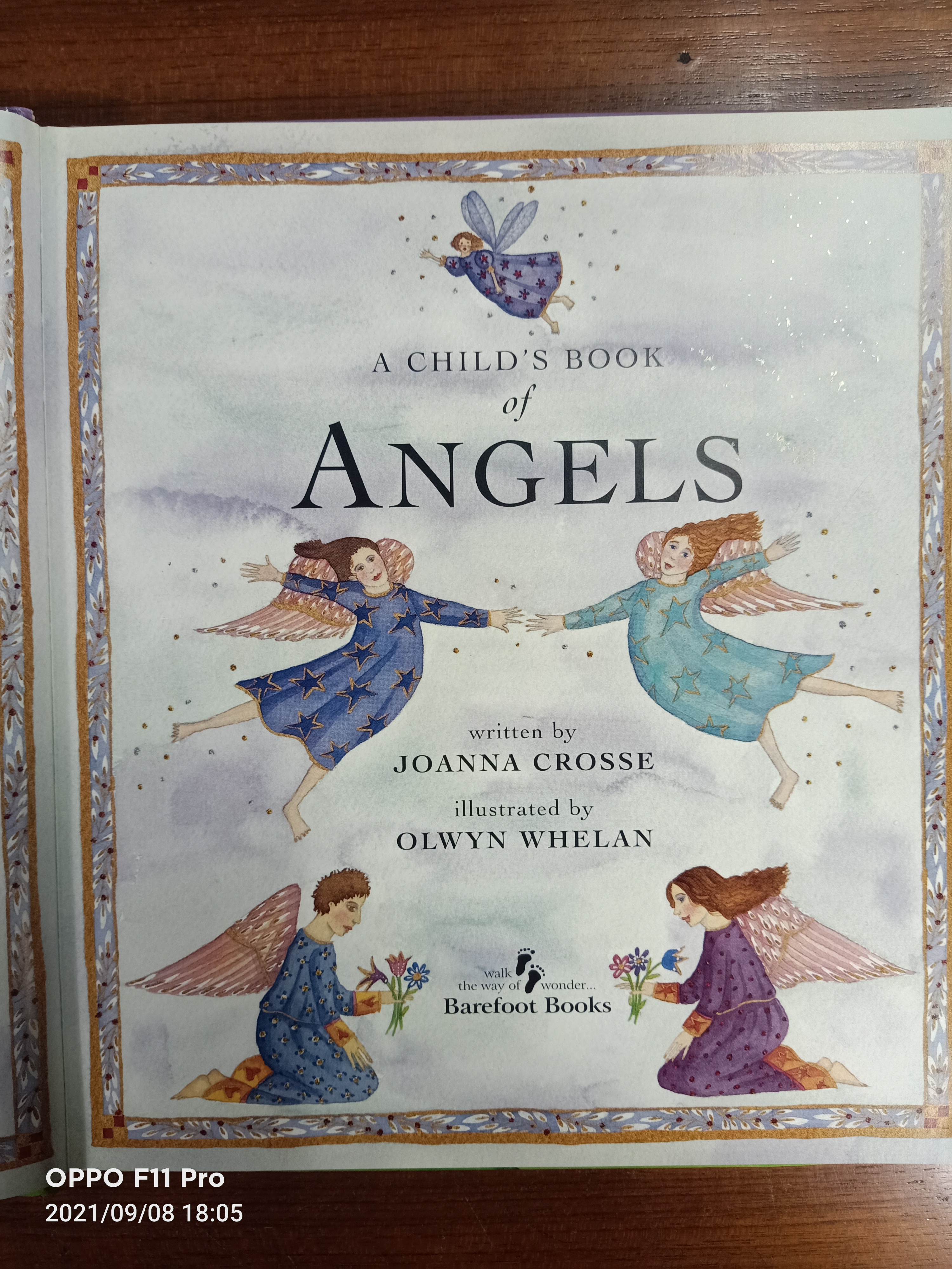 A CHILD'S BOOK of AnGELS / JOANNA CROSSE and OLWYN WHELAN