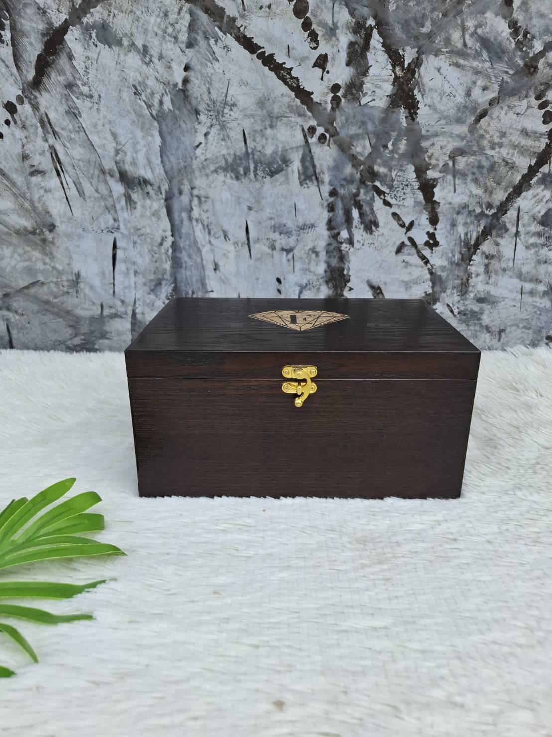 กล่องไม้สนฝาล็อค