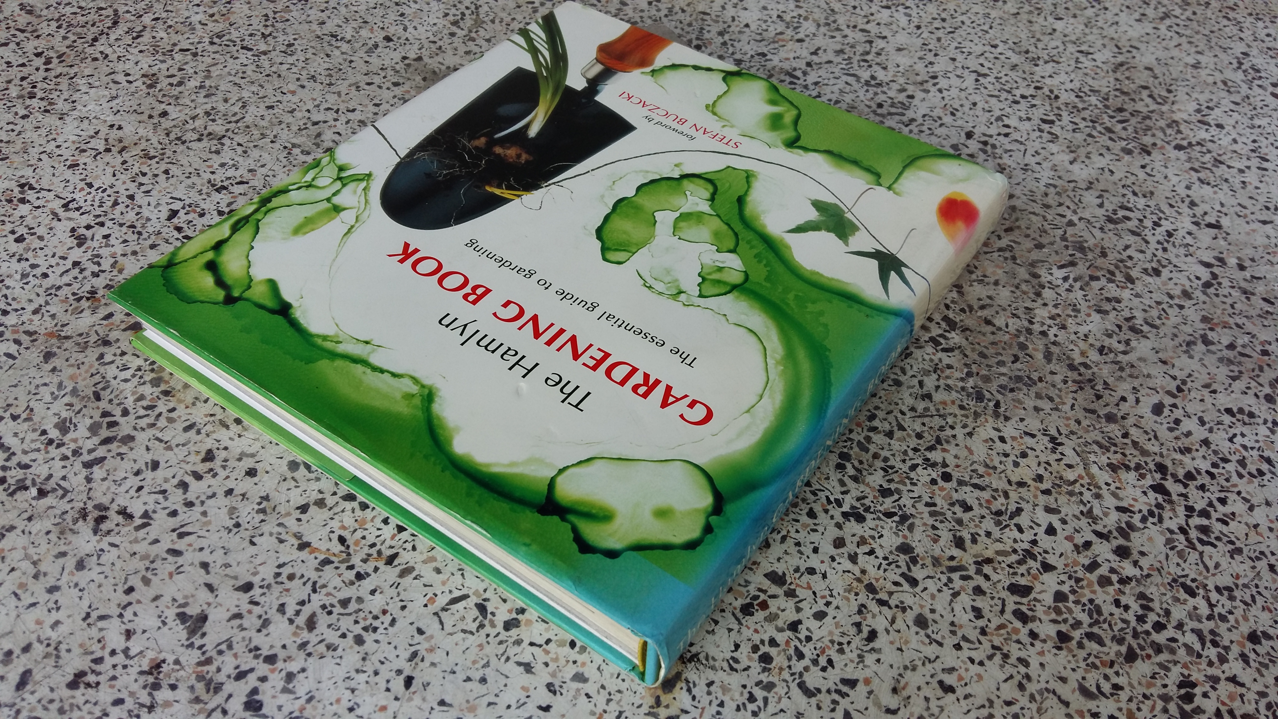 THE HAMLYN / GARDENING BOOK