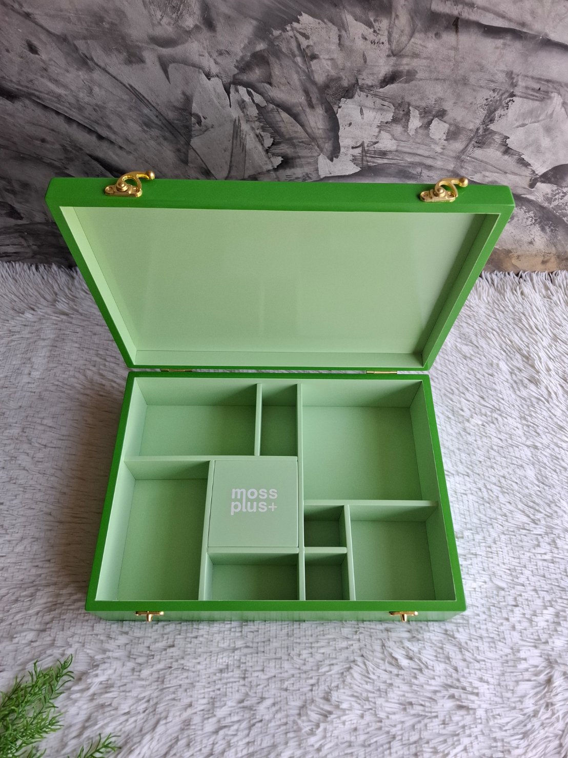 กล่องไม้แบบฝาล็อคสีเขียว