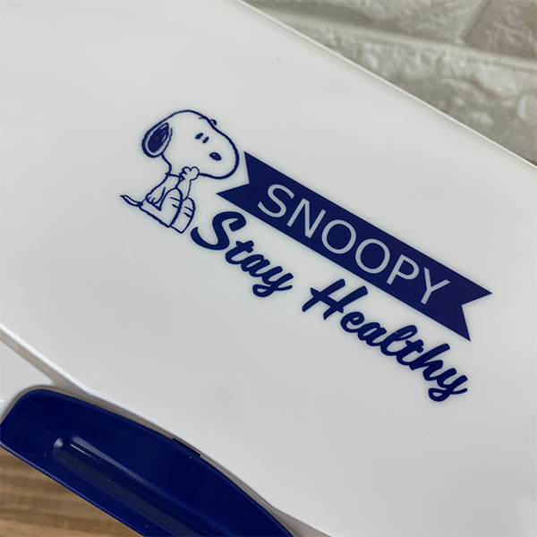 กล่องเก็บหน้ากากอนามัย ลาย Snoopy สีขาว ขนาด 21.8 x 13 x 11.8 ซม. ใส่หน้ากากแบบแนวนอนได้ 60 แผ่น (กล่องเปล่านะคะ ไม่มีหน้ากากให้ค่ะ)