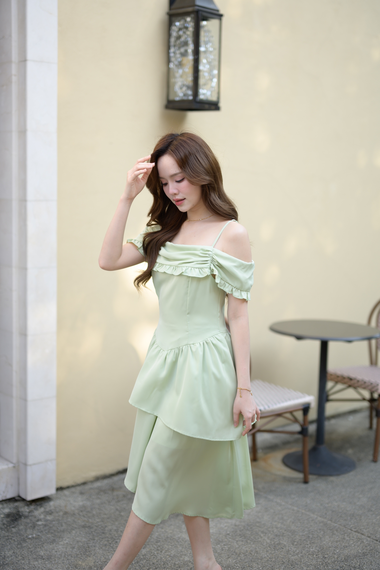 Fleur Classic Asymmetric Midi Dress : สีเขียว [Made by Pastel Time]