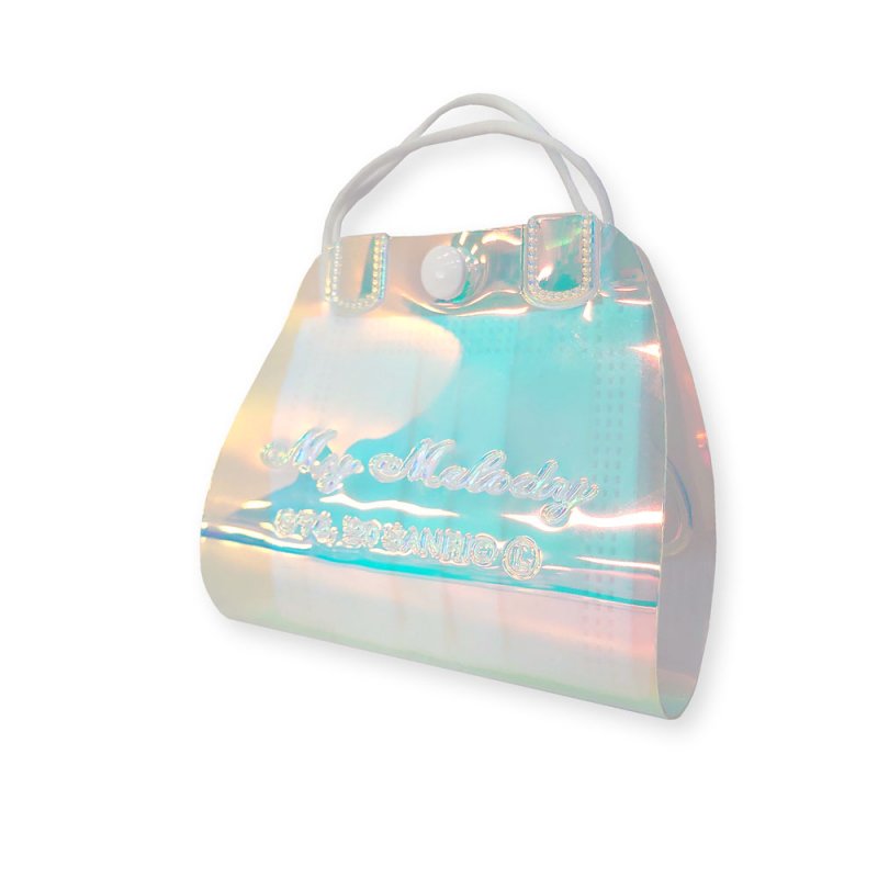 Sanrio Mask Bag แบบ My Melody เป็นที่เก็บหน้ากากอนามัยแบบพับได้ ทำจาก TPU เป็นโฮโลแกรมวิ้ง ๆ มีกระดุมติด เวลาเก็บแล้วเอาสายหน้ากากมาทำเป็นหูกระเป๋า ขนาด 12 x 12 x 1.5 ซม.