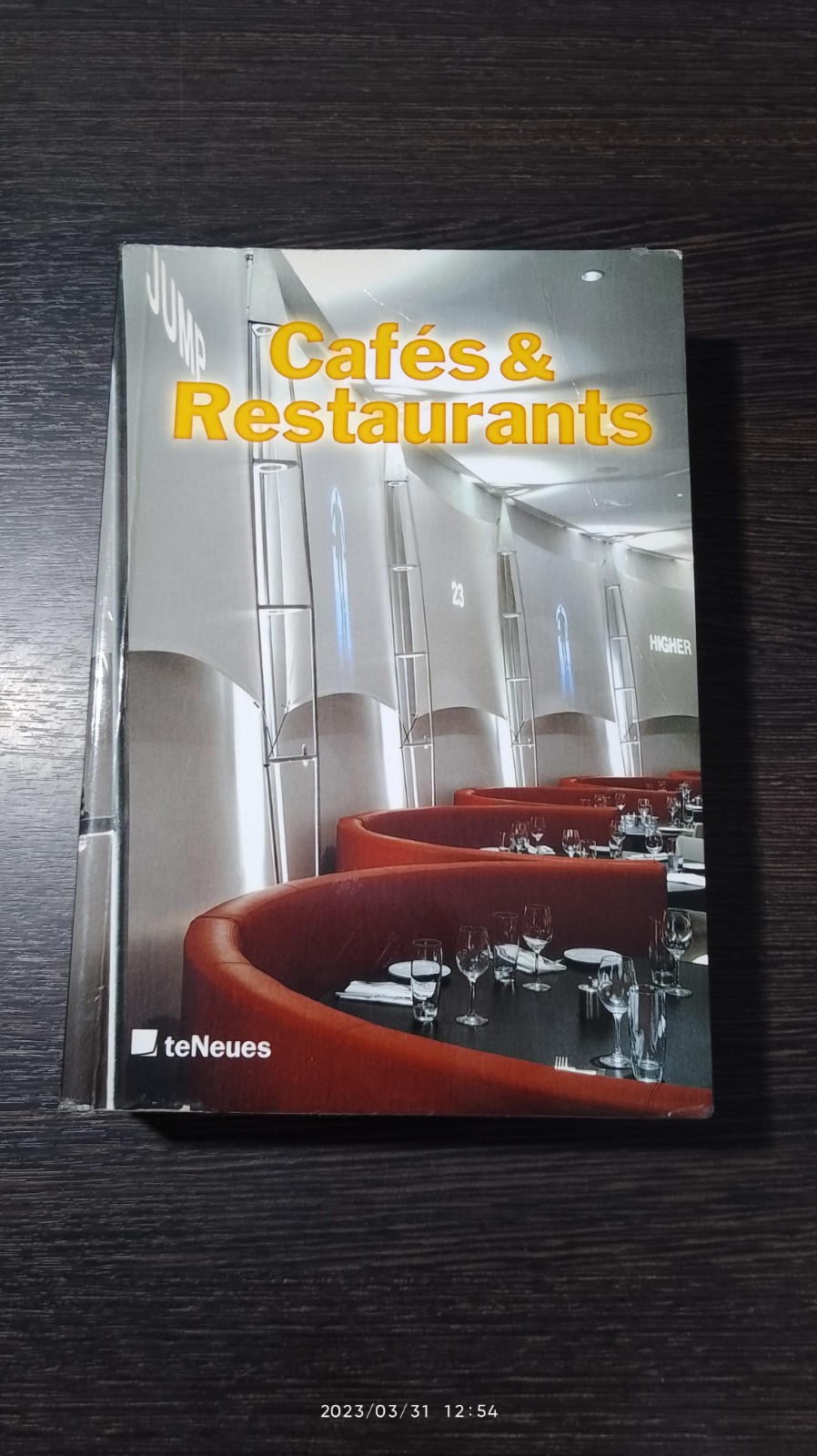 Cafes & Restaurants / teNeues