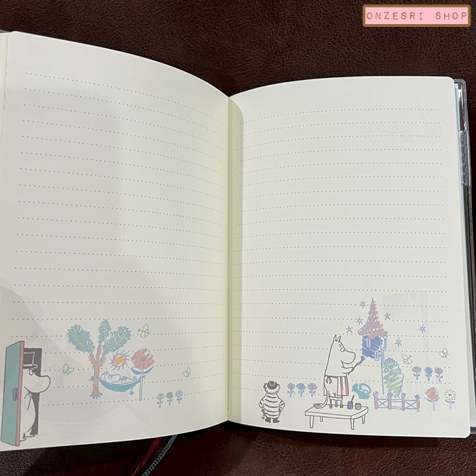 สมุด 2026 Schedule Book เล่มหนา B6 ลาย Moomin Comic Design สีเขียว ขนาด 13.5 x 18.8 x 1.1 ซม. (176 หน้า) มีให้จดตั้งแต่เดือน 10/2025 - 12/2026 เป็นปฎิทินแบบ monthly & weekly