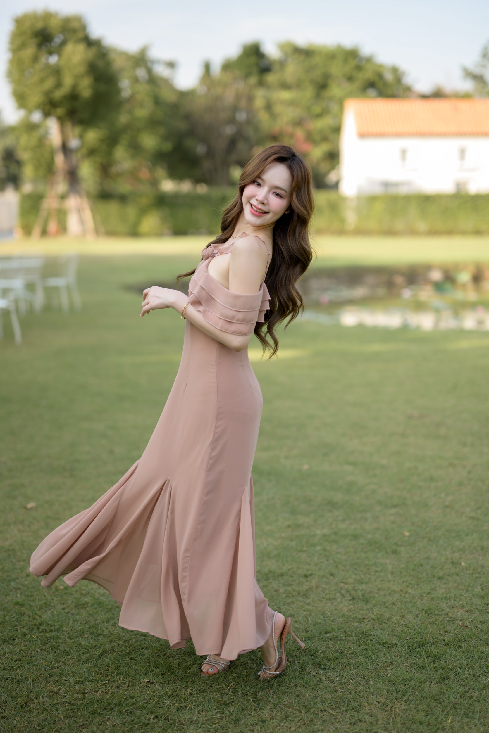 Fay Off-Shoulder Maxi Dress – Ovaltine สีโอวัลติน