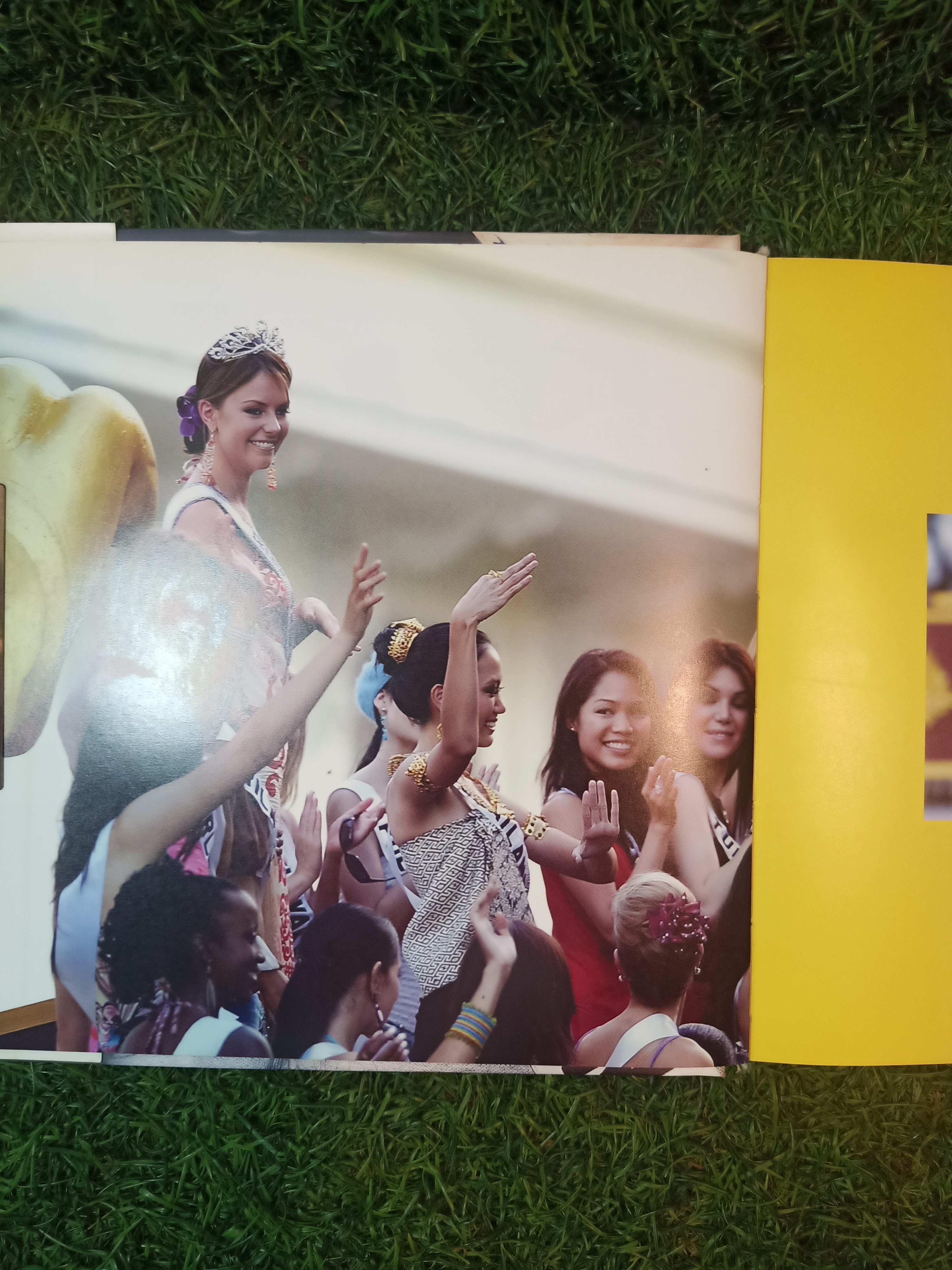 EXPERIENCE THE BEAUTY OF THAILAND