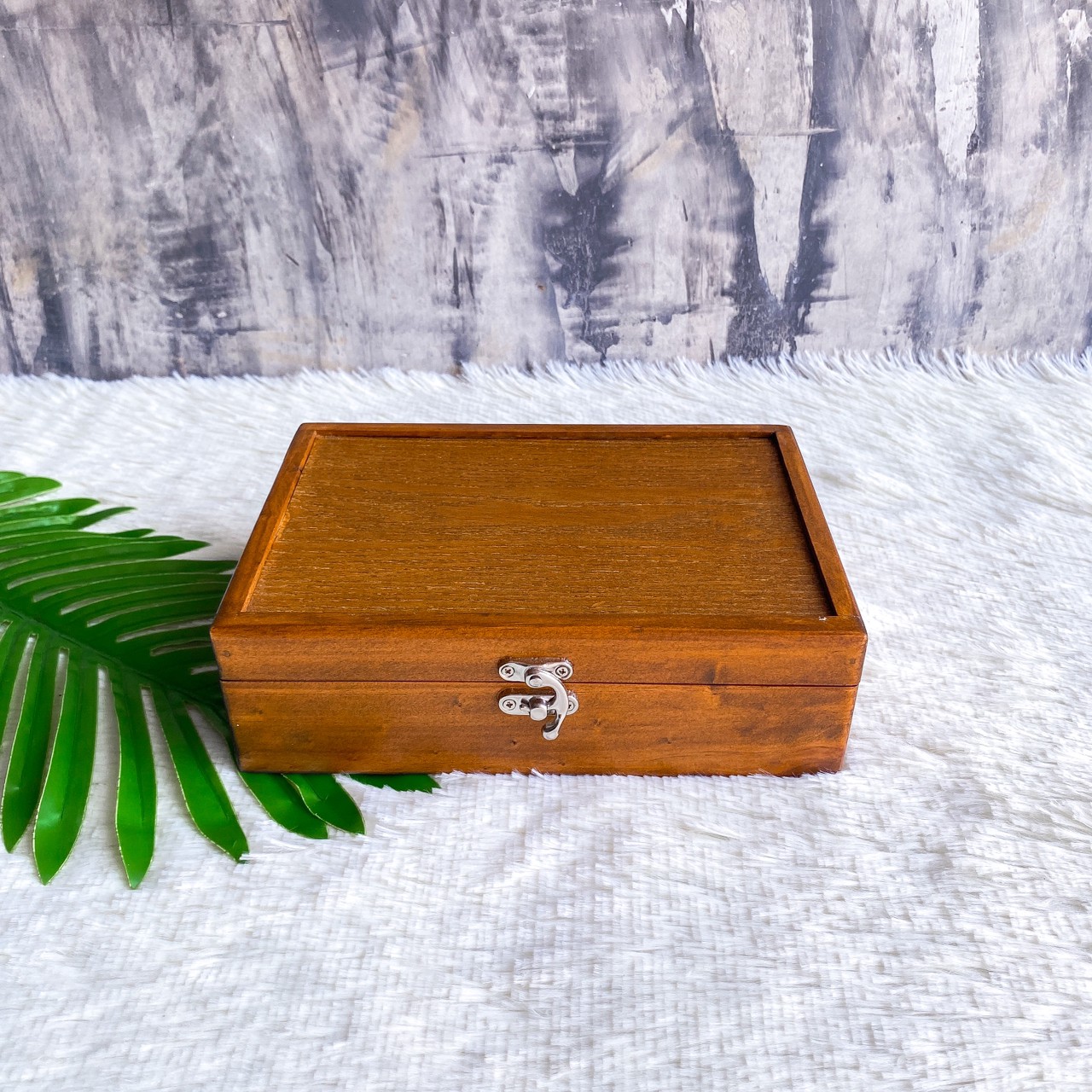 กล่องไม้สนฝาล็อคกัดโค้ง (Wooden box with lock lid)