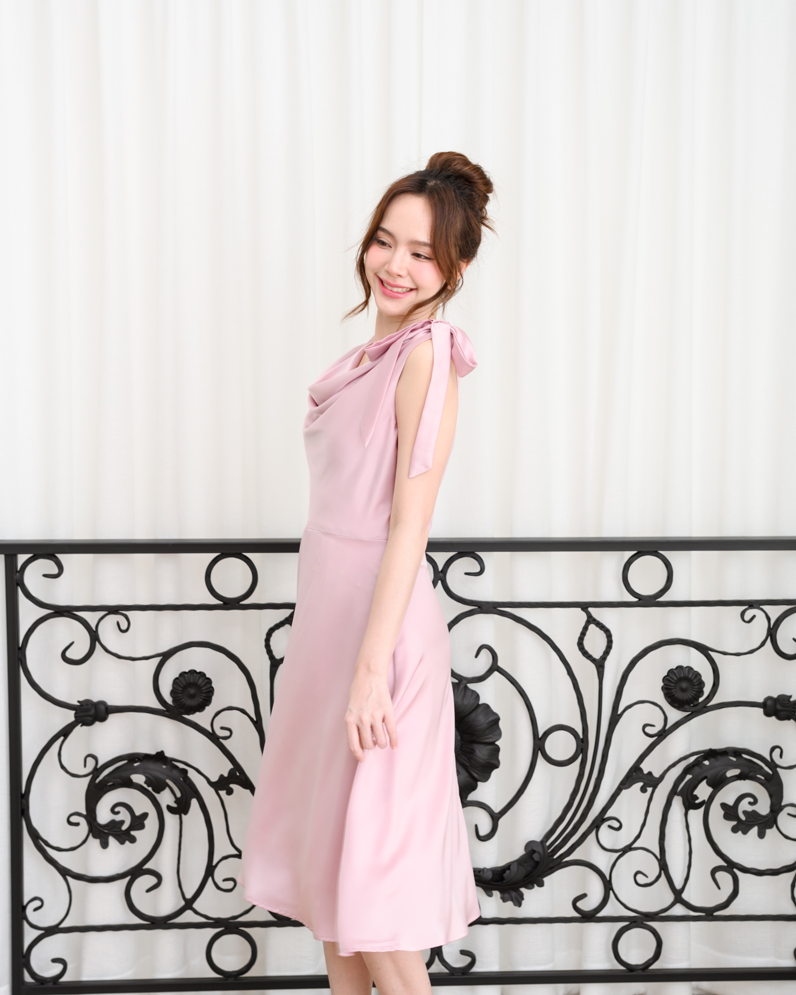 Amour Dress : สีชมพู (โบว์ผูกได้หลายแบบ)