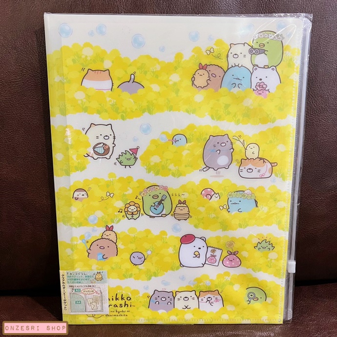 แฟ้ม A4 ลาย Sumikko Gurashi Neko Theme ลายทุ่งดอกไม้ แยกใส่เอกสารได้ 6 ช่อง + 1 ช่องซิปด้านหลัง * มีตำหนิสติกเกอร์แปะห่อเก่า ไม่มีผลต่อแฟ้ม