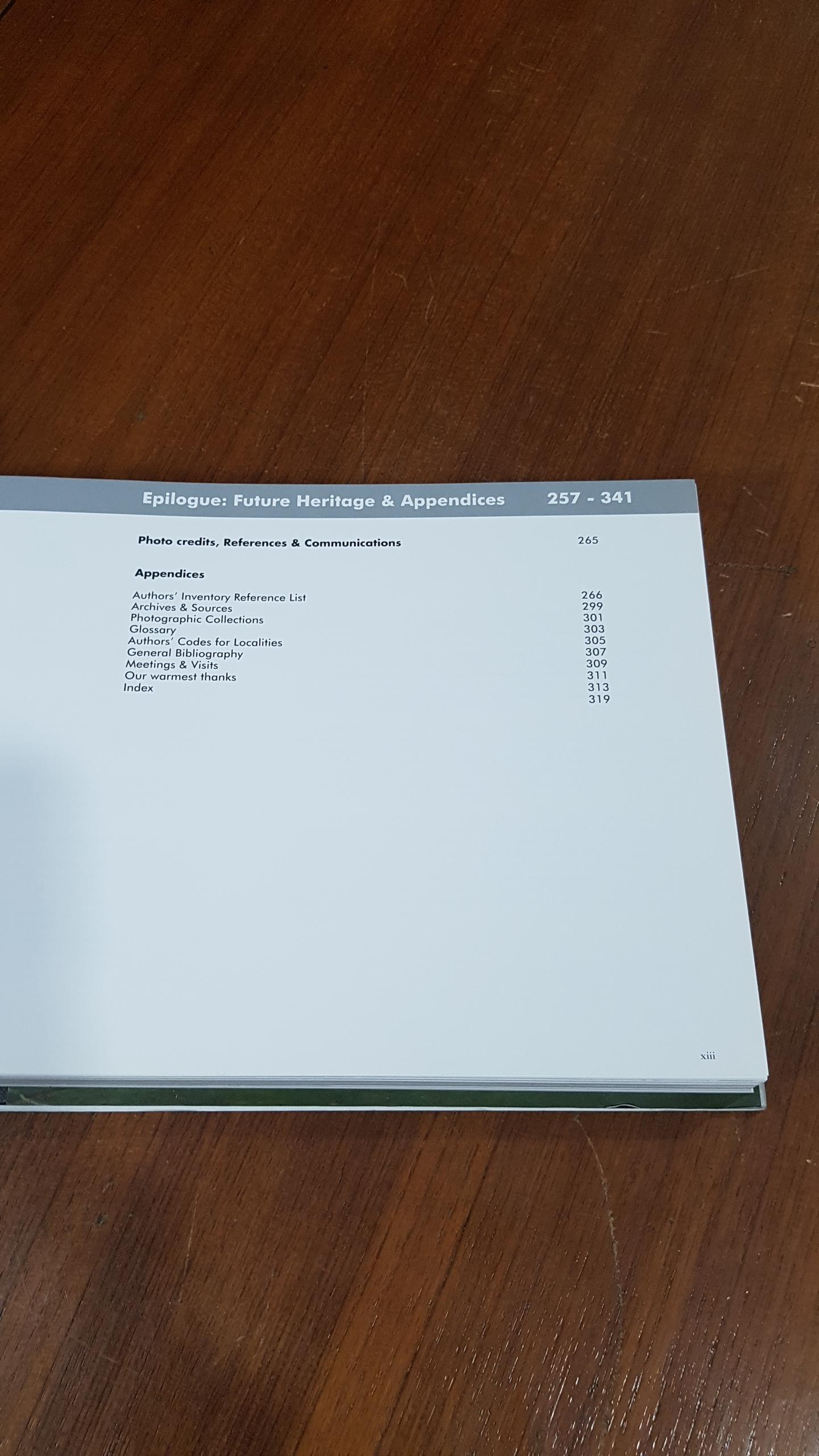 BUILDING CAMBODIA : 'NEW KHMER ARCHITECTURE' 1953 - 1970 / Helen Grant Ross, Darryl Leon Collins