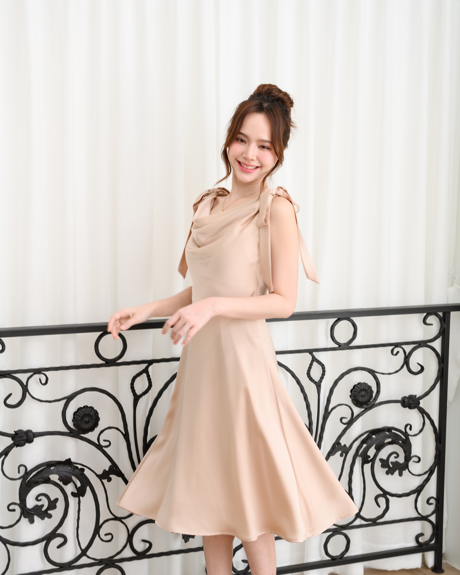 Amour Dress : สีแชมเปญ (โบว์ผูกได้หลายแบบ)