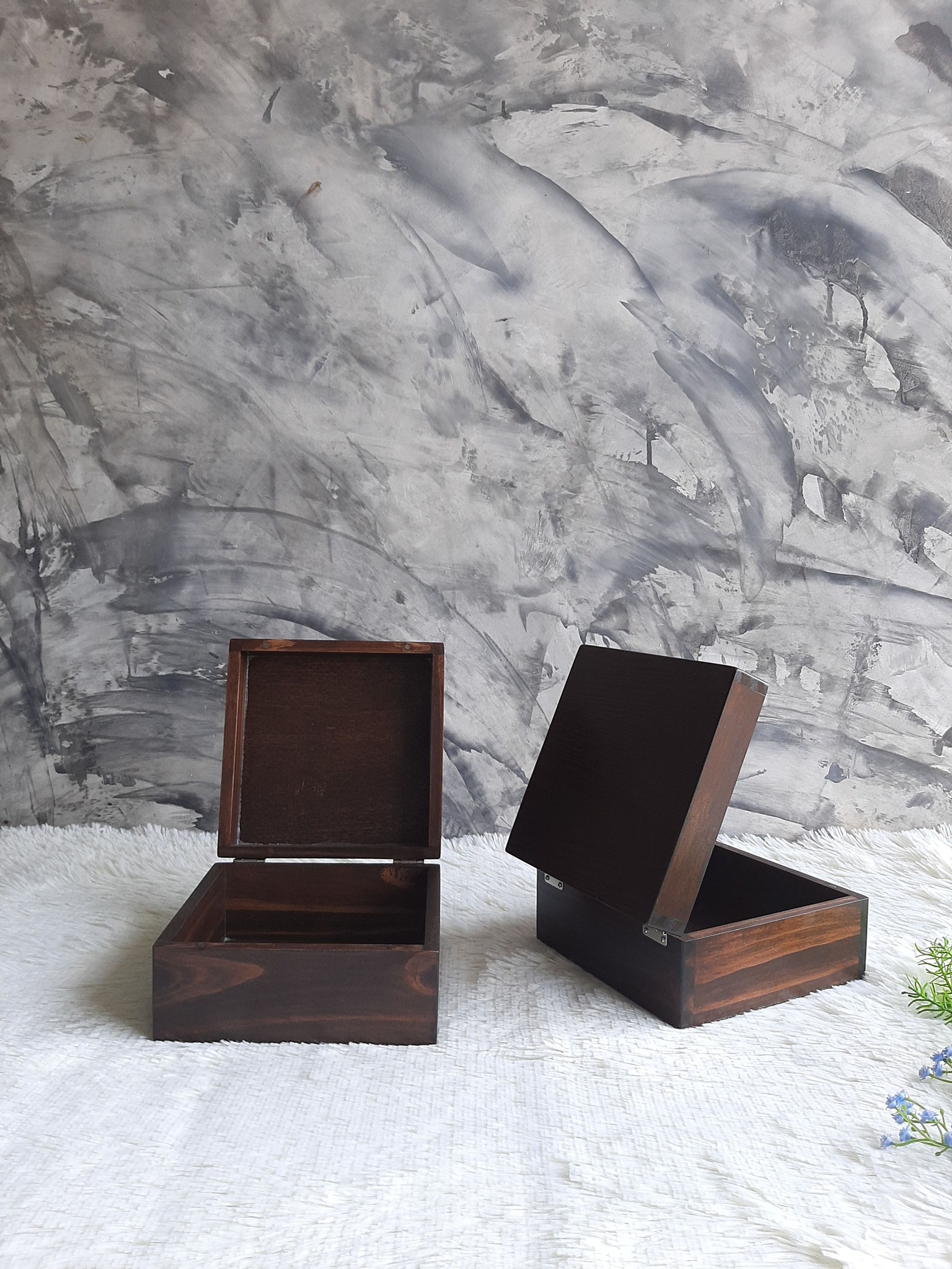 กล่องไม้ฝาล็อคแม่เหล็กดูด