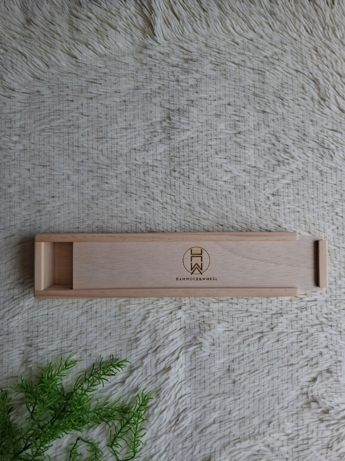 กล่องไม้ฝาสไลด์