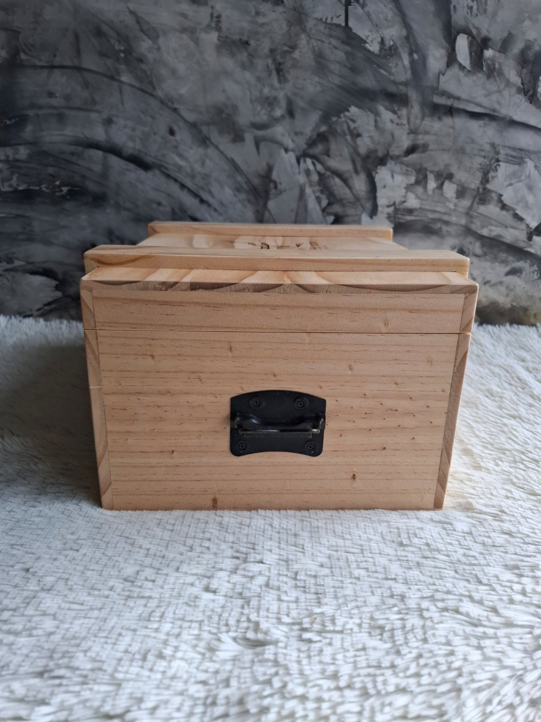 กล่องไม้สนฝาล็อค