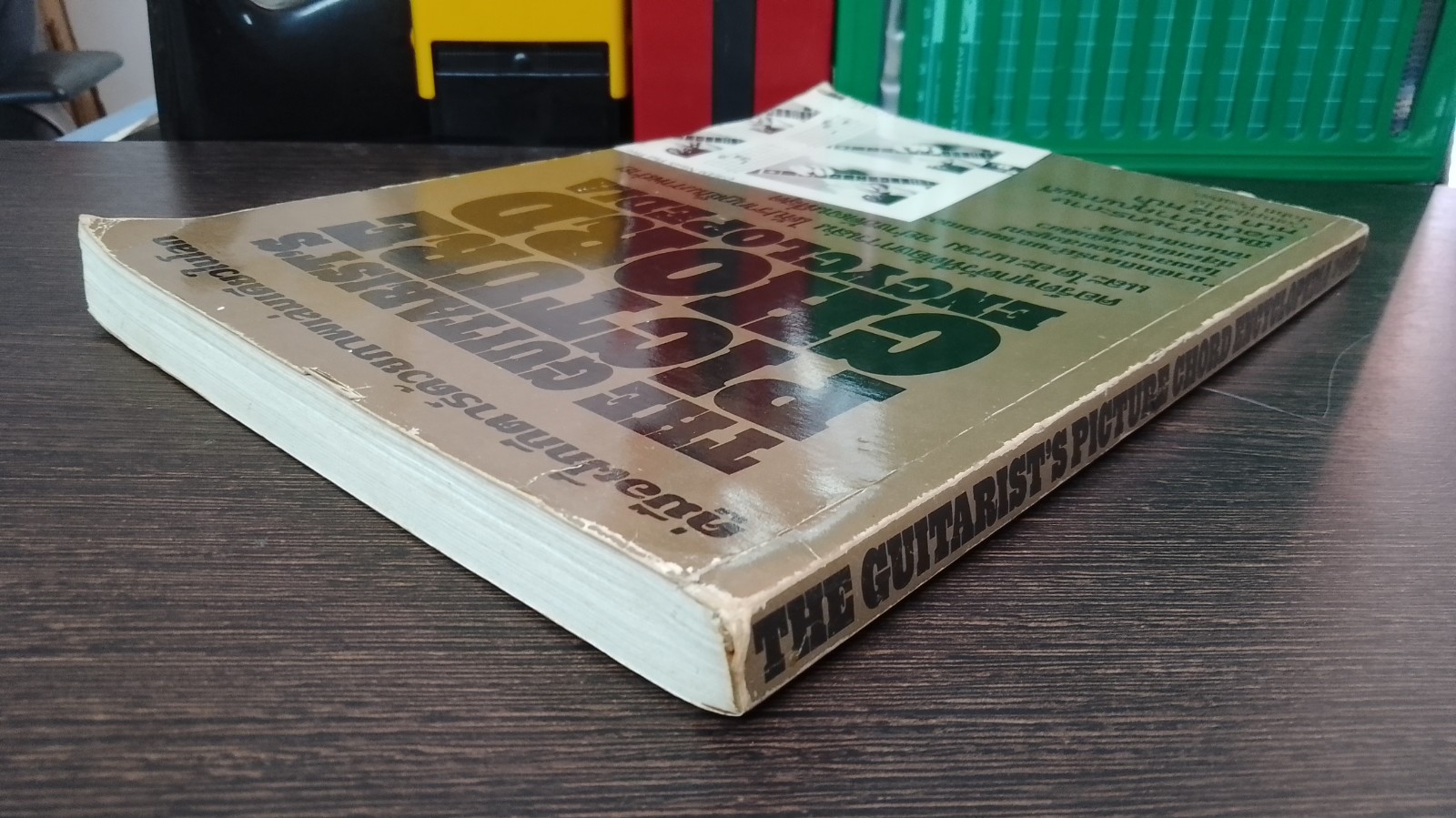 THE GUITARIST'S PICTURE CHORD ENCYCYCLOPEDIA