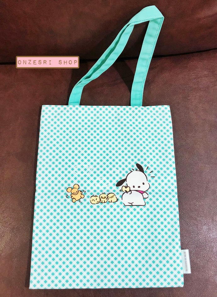 กระเป๋า Pochacco สีขาวเขียว ใบใหญ่ ใส่ A4 ได้ ขนาด 34 x 26 ซม. หูยาว 45 ซม.