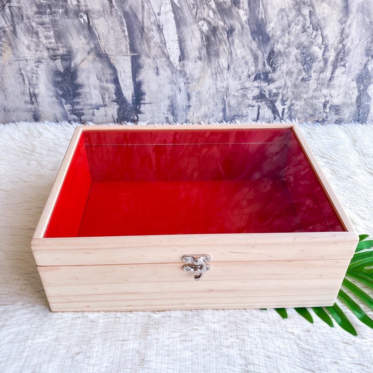 กล่องฝากระจก ฝาล็อค บุผ้ากำมะหยี่