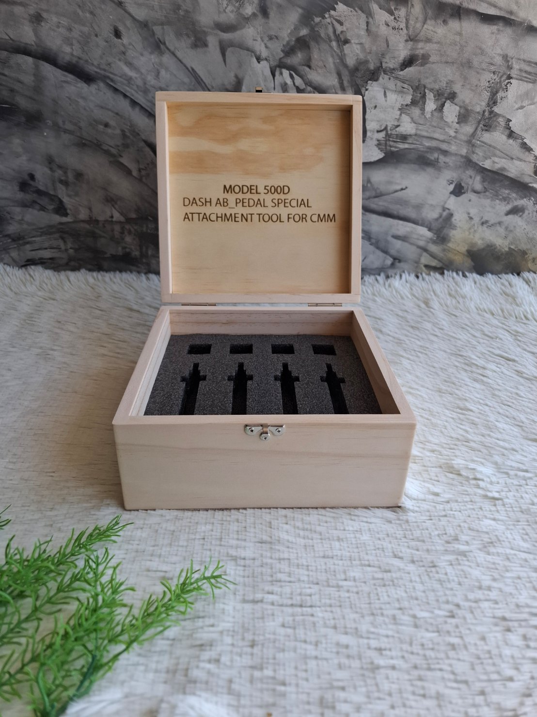 กล่องไม้สนฝาล็อค