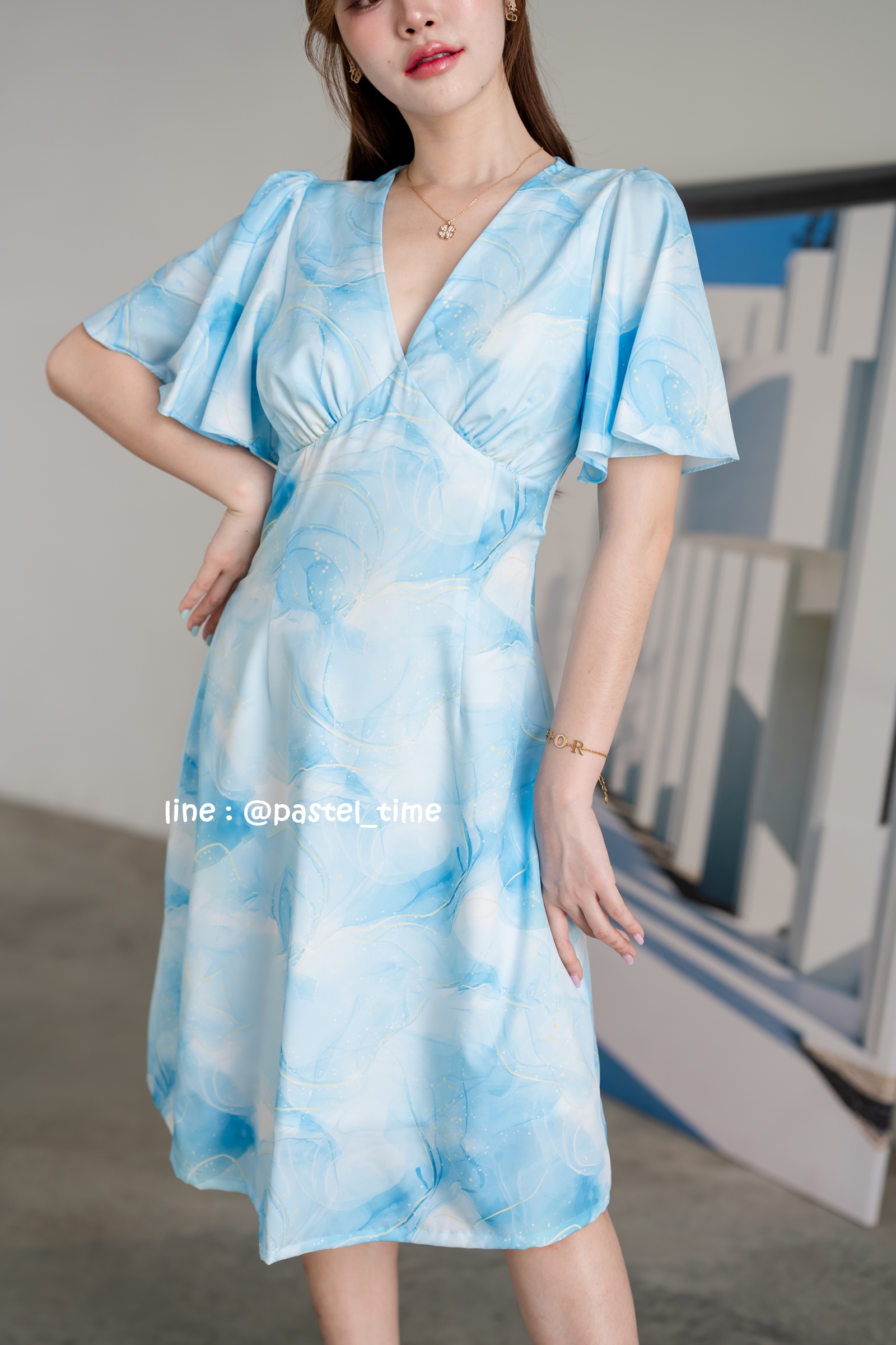 Sassy Marble Midi Dress : Vivid Blue โทนฟ้าสดใส