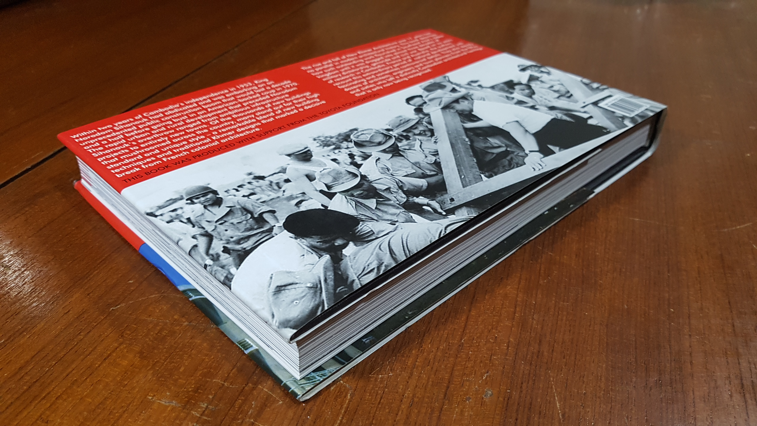 BUILDING CAMBODIA : 'NEW KHMER ARCHITECTURE' 1953 - 1970 / Helen Grant Ross, Darryl Leon Collins