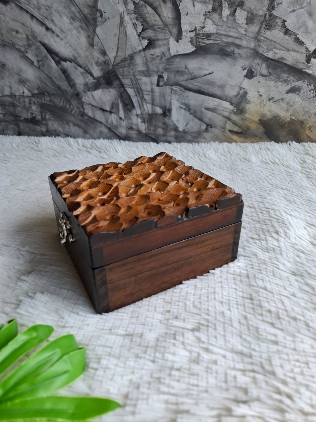 กล่องไม้แกะสลัก