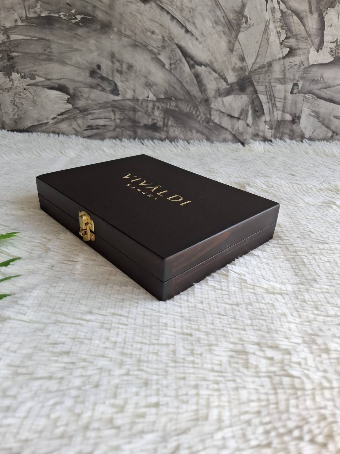 กล่องไม้บุผ้ากำมะหยี่สีดำ