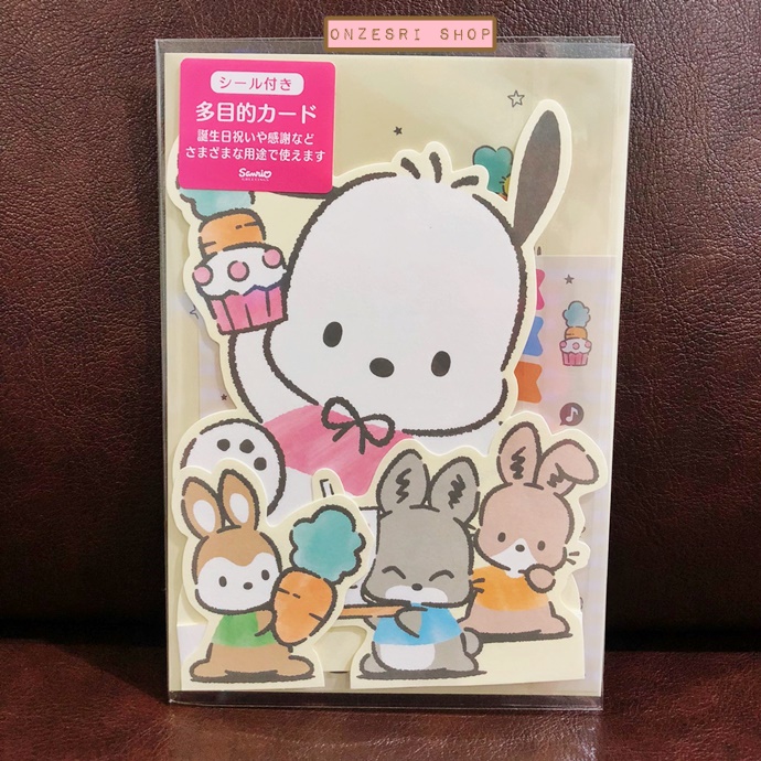 การ์ดเปล่า Sanrio & Seal Card แบบ Pochacco สามารถเขียนด้านในได้ มีสติกเกอร์น่ารักให้แปะได้ 1 แผ่น มาพร้อมซองลายน่ารักเข้ากัน ขนาดประมาณ 16.2 x 11 ซม.