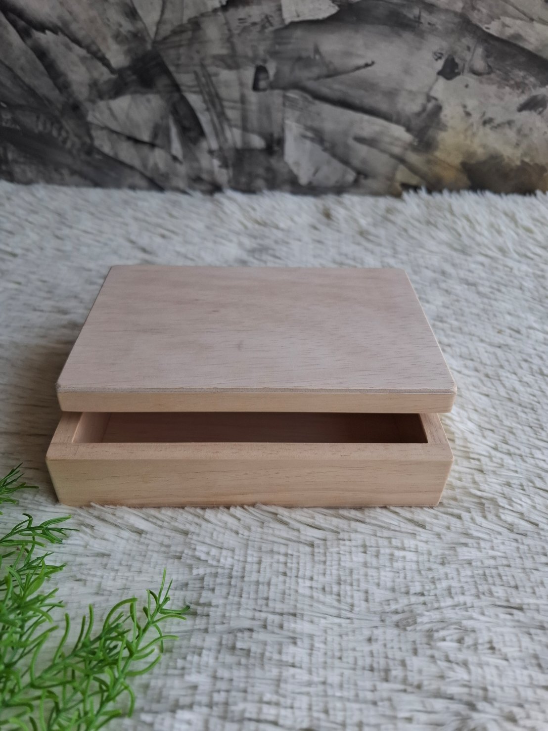 กล่องไม้ฝาครอบ